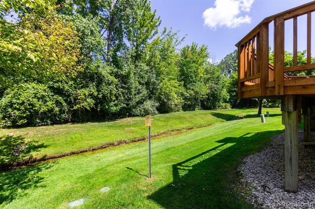 487 N Oak Drive, Commerce Twp, MI 48390
