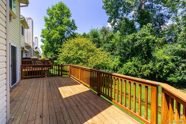 487 N Oak Drive, Commerce Twp, MI 48390