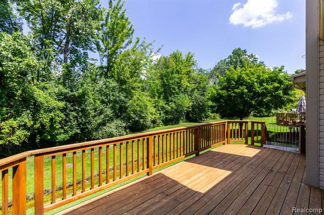 487 N Oak Drive, Commerce Twp, MI 48390