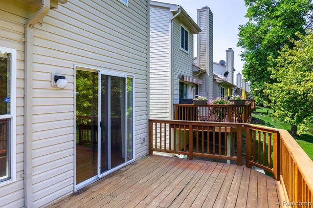 487 N Oak Drive, Commerce Twp, MI 48390