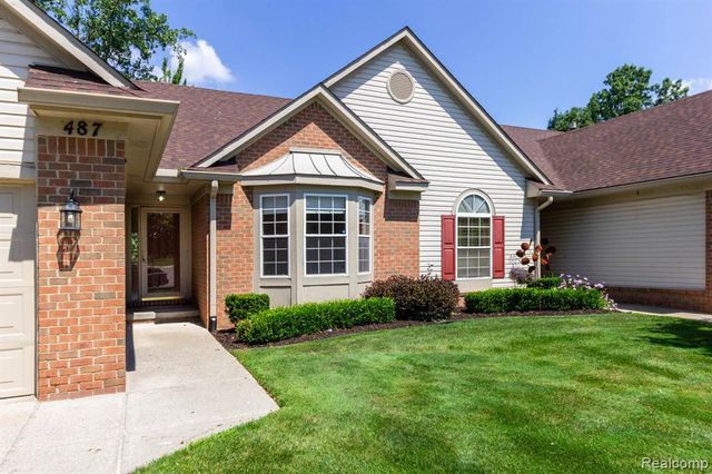 487 N Oak Drive, Commerce Twp, MI 48390