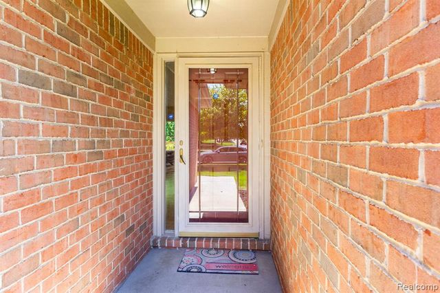 487 N Oak Drive, Commerce Twp, MI 48390