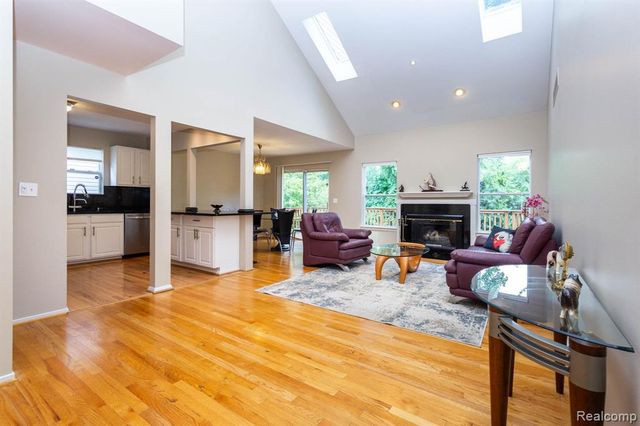 487 N Oak Drive, Commerce Twp, MI 48390