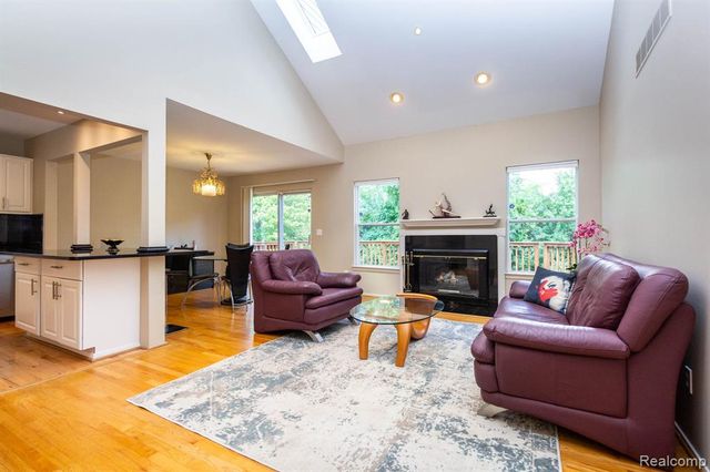 487 N Oak Drive, Commerce Twp, MI 48390