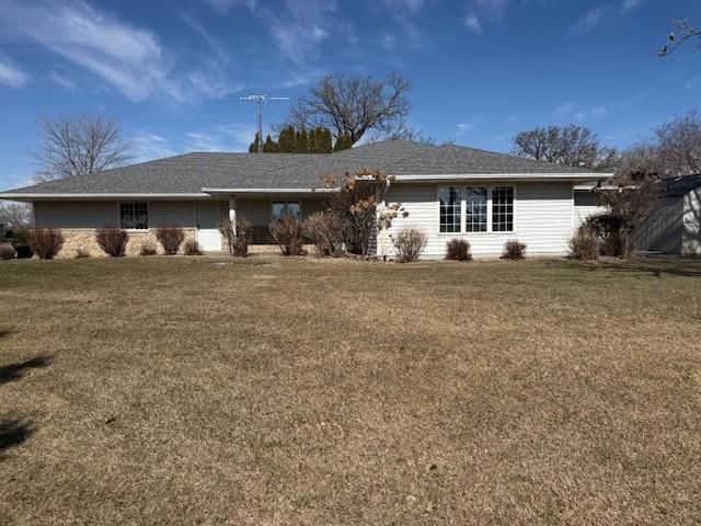 23028 758th Avenue, Albert Lea, MN 56007