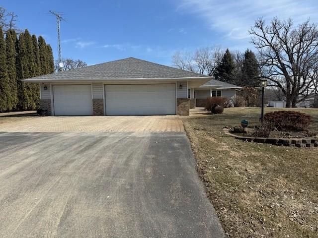 23028 758th Avenue, Albert Lea, MN 56007