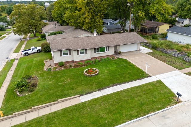 3002 29th Street, Bettendorf, IA 52722