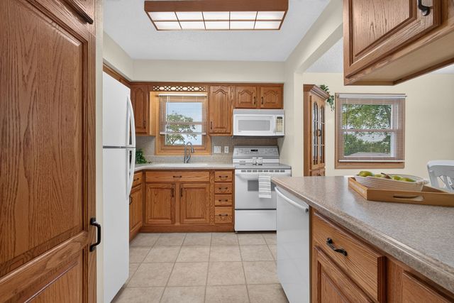 3002 29th Street, Bettendorf, IA 52722