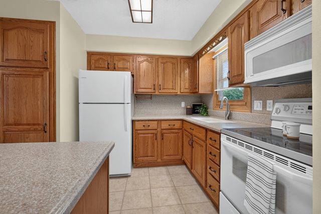 3002 29th Street, Bettendorf, IA 52722