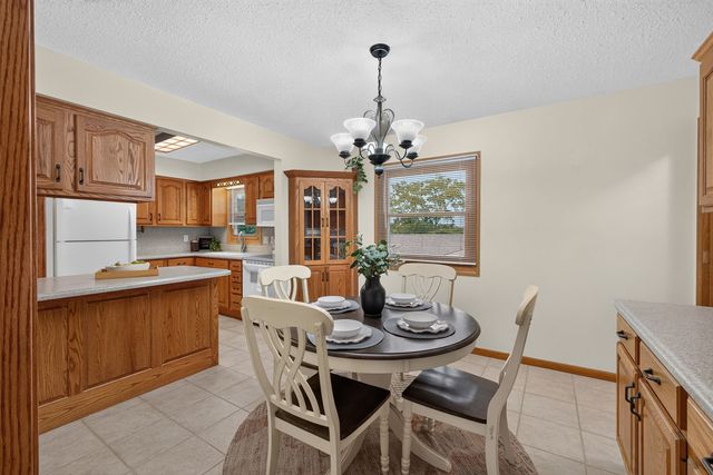 3002 29th Street, Bettendorf, IA 52722