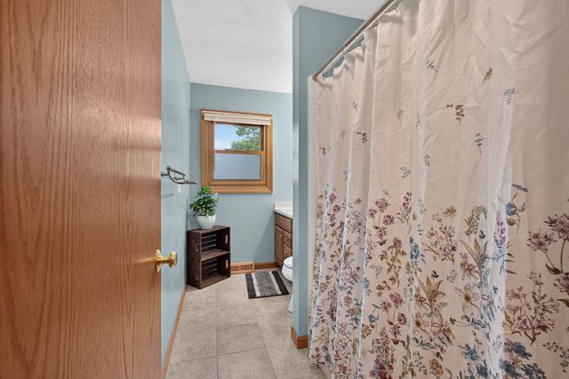 3002 29th Street, Bettendorf, IA 52722