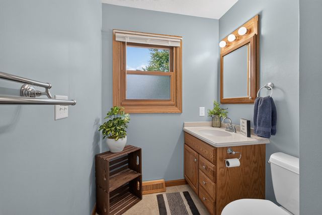 3002 29th Street, Bettendorf, IA 52722