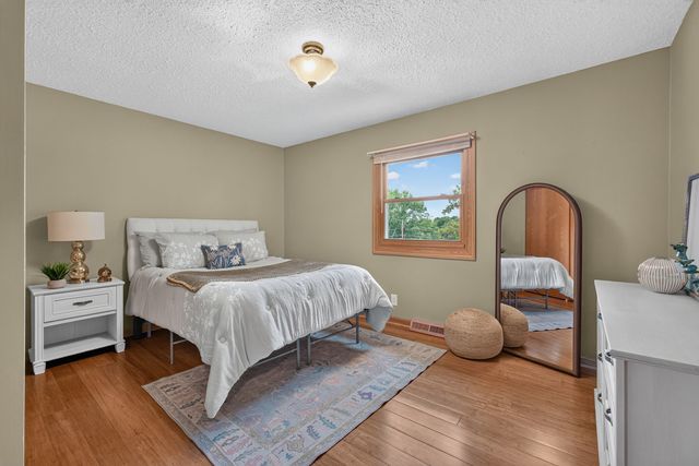 3002 29th Street, Bettendorf, IA 52722