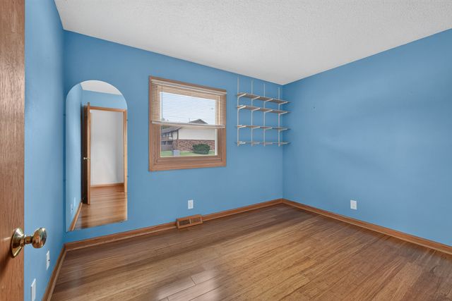 3002 29th Street, Bettendorf, IA 52722