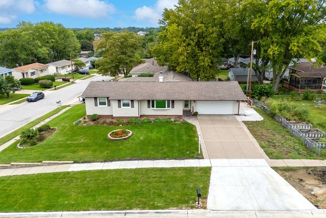 3002 29th Street, Bettendorf, IA 52722