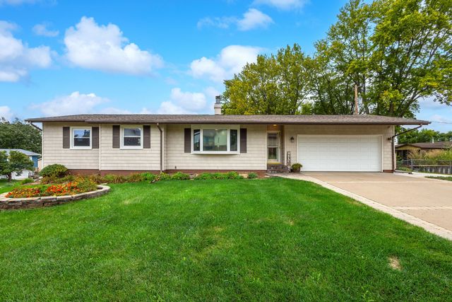 3002 29th Street, Bettendorf, IA 52722