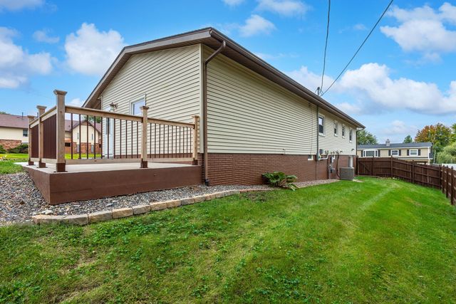 3002 29th Street, Bettendorf, IA 52722