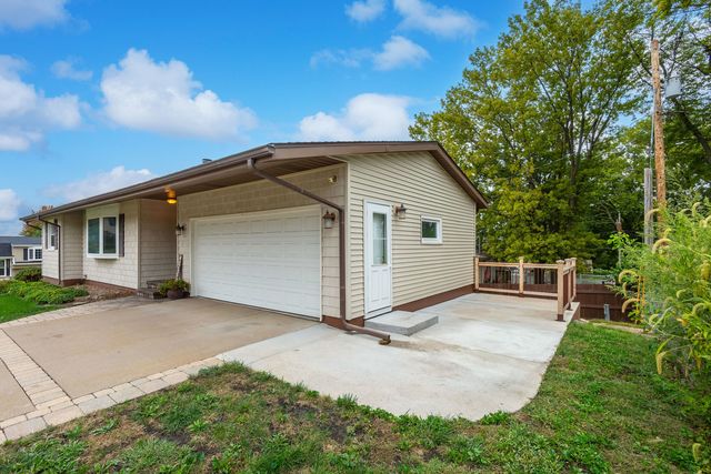 3002 29th Street, Bettendorf, IA 52722