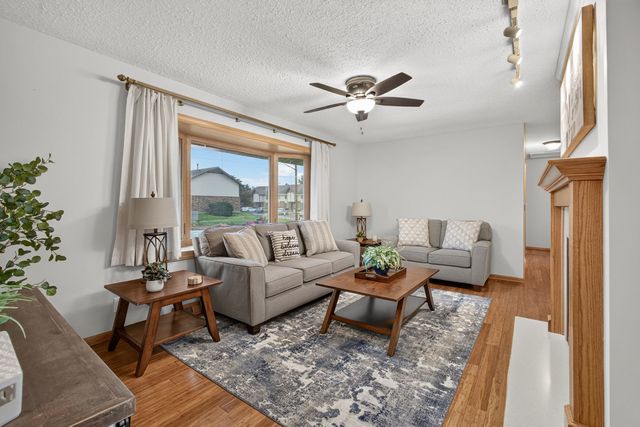 3002 29th Street, Bettendorf, IA 52722
