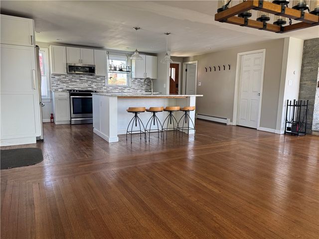 157 Betsey Williams Drive, Warwick, RI 02889