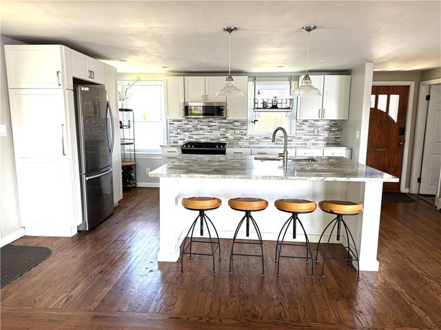 157 Betsey Williams Drive, Warwick, RI 02889