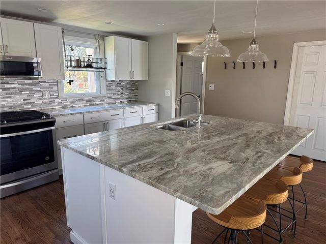 157 Betsey Williams Drive, Warwick, RI 02889