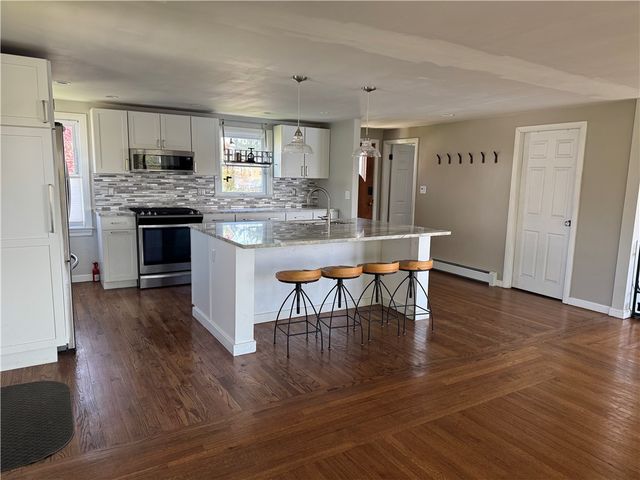 157 Betsey Williams Drive, Warwick, RI 02889