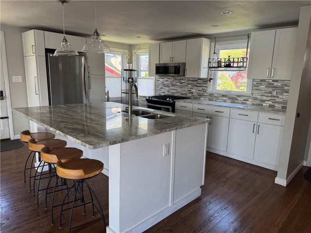 157 Betsey Williams Drive, Warwick, RI 02889