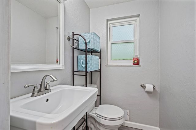100 Circle DRIVE, White Oak, PA 15131