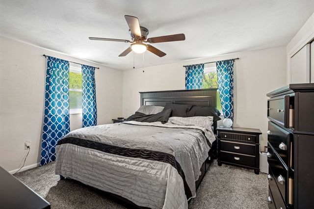 100 Circle DRIVE, White Oak, PA 15131