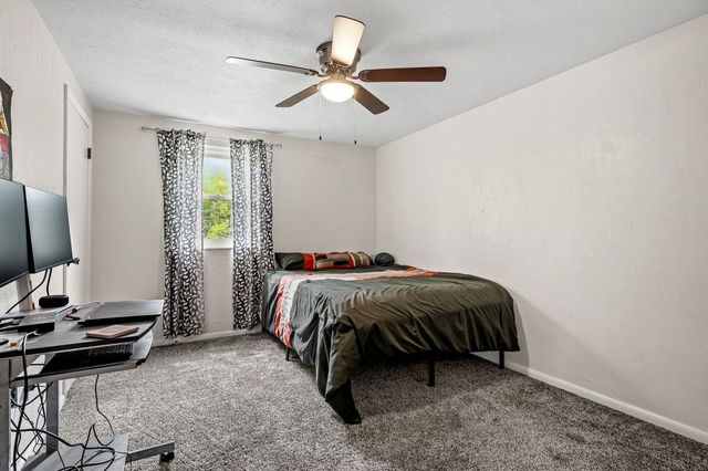 100 Circle DRIVE, White Oak, PA 15131