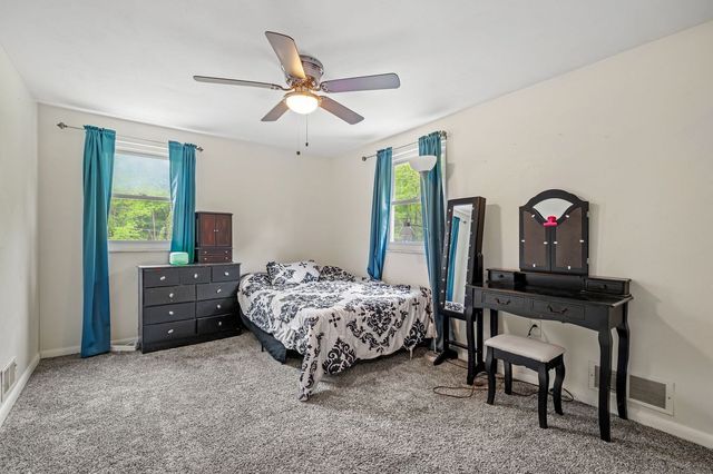 100 Circle DRIVE, White Oak, PA 15131
