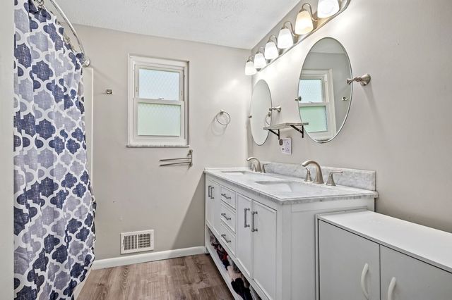 100 Circle DRIVE, White Oak, PA 15131