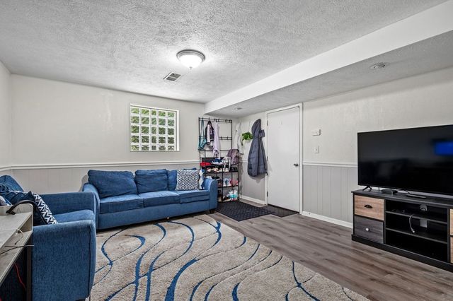 100 Circle DRIVE, White Oak, PA 15131