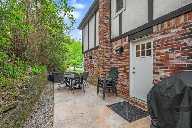 100 Circle DRIVE, White Oak, PA 15131