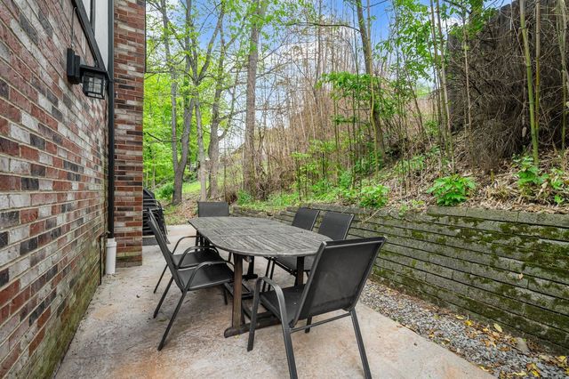 100 Circle DRIVE, White Oak, PA 15131