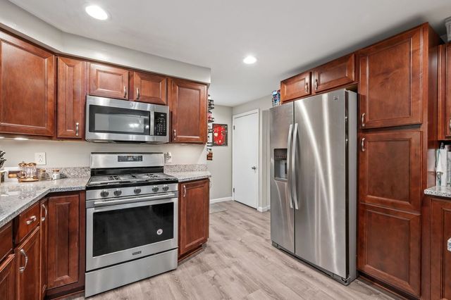 100 Circle DRIVE, White Oak, PA 15131
