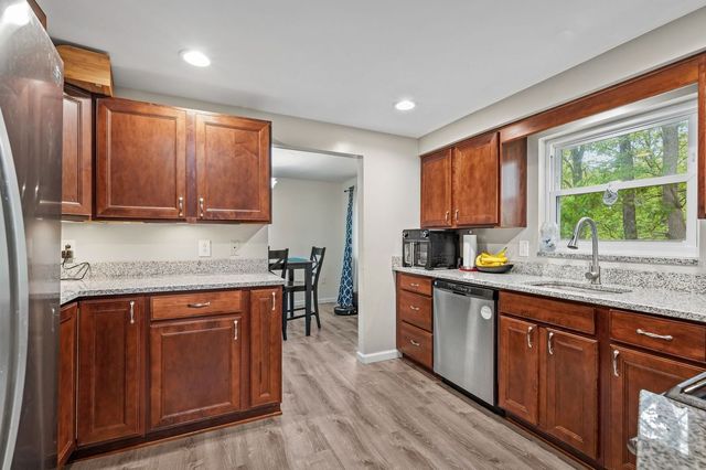 100 Circle DRIVE, White Oak, PA 15131