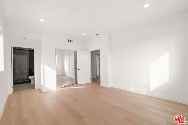 913 N Hobart Boulevard, Los Angeles, CA 90029