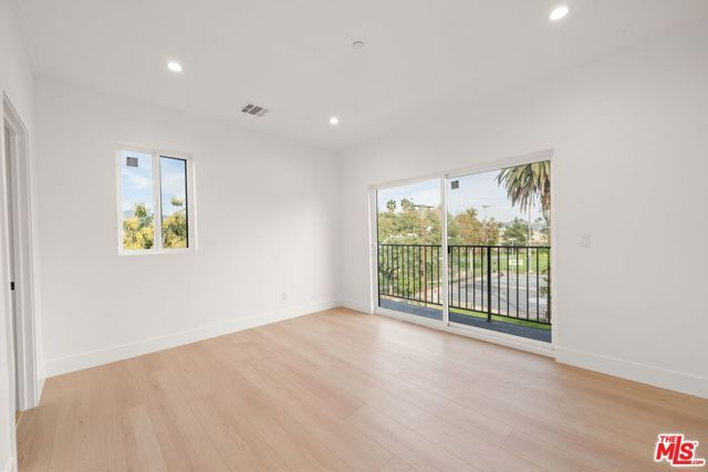 913 N Hobart Boulevard, Los Angeles, CA 90029