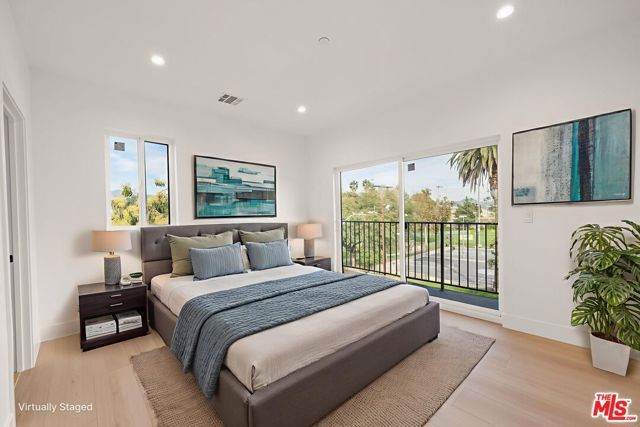 913 N Hobart Boulevard, Los Angeles, CA 90029