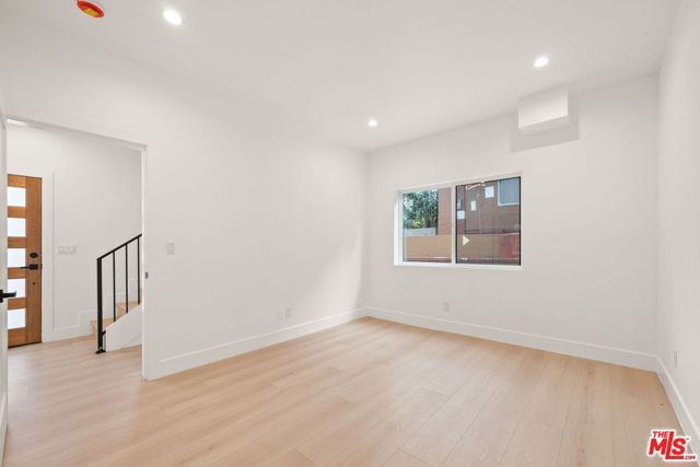 913 N Hobart Boulevard, Los Angeles, CA 90029