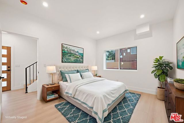 913 N Hobart Boulevard, Los Angeles, CA 90029