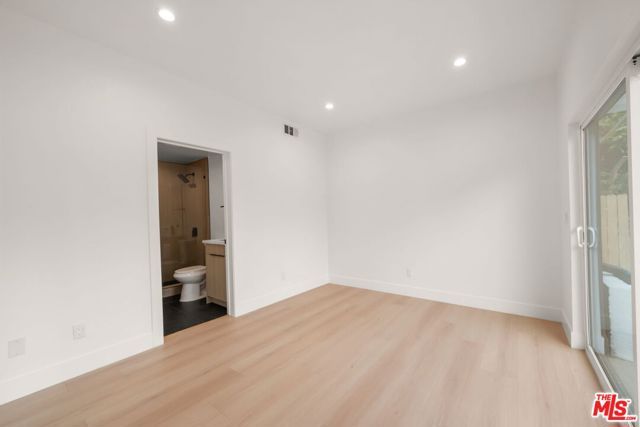 913 N Hobart Boulevard, Los Angeles, CA 90029