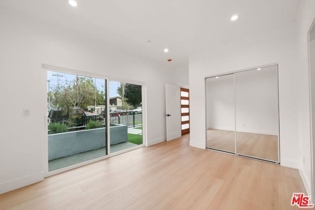 913 N Hobart Boulevard, Los Angeles, CA 90029