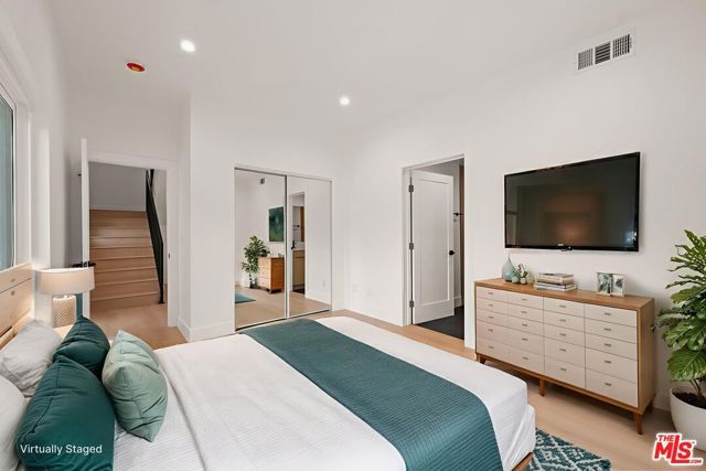 913 N Hobart Boulevard, Los Angeles, CA 90029