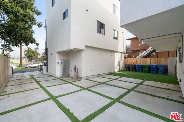 913 N Hobart Boulevard, Los Angeles, CA 90029