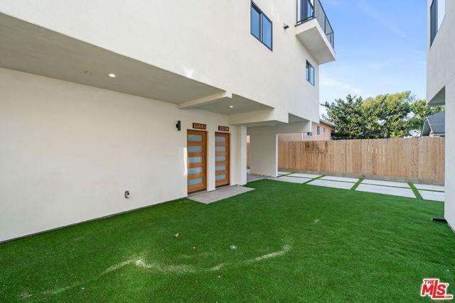 913 N Hobart Boulevard, Los Angeles, CA 90029