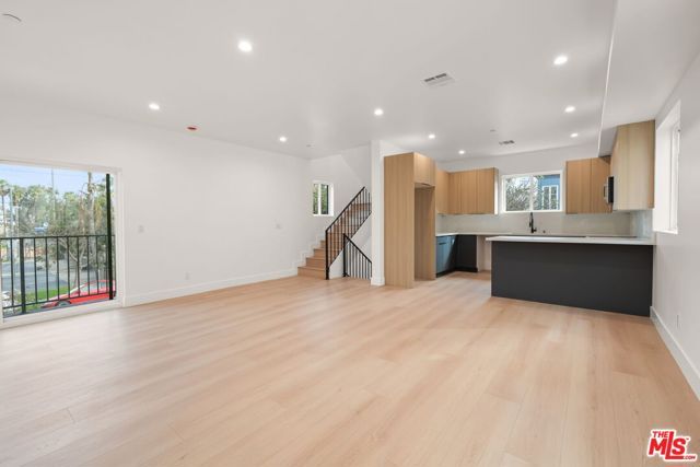 913 N Hobart Boulevard, Los Angeles, CA 90029