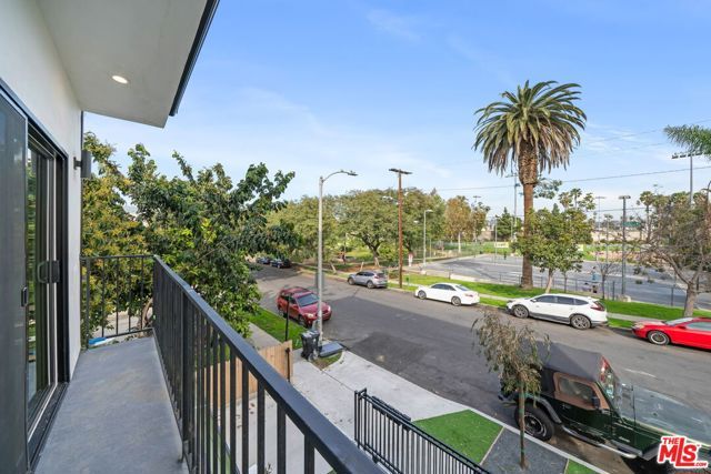 913 N Hobart Boulevard, Los Angeles, CA 90029